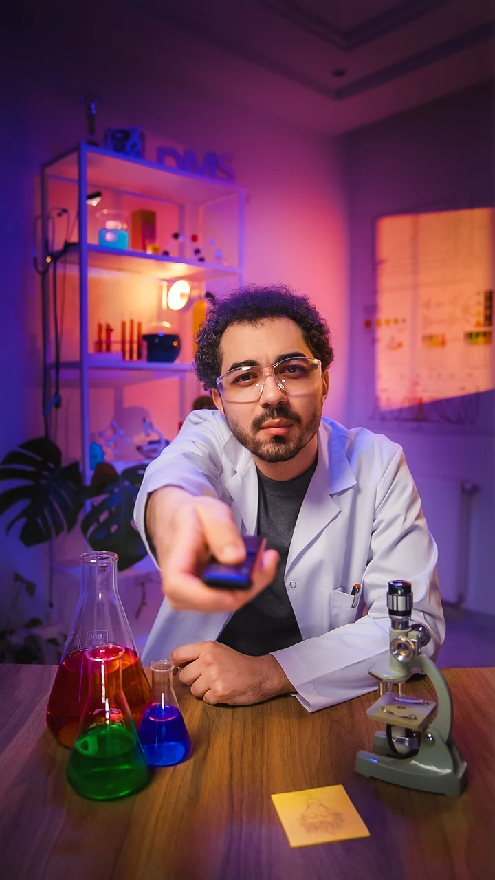 Samsung video 2: Baha Lajmi presenting in a colorful science laboratory